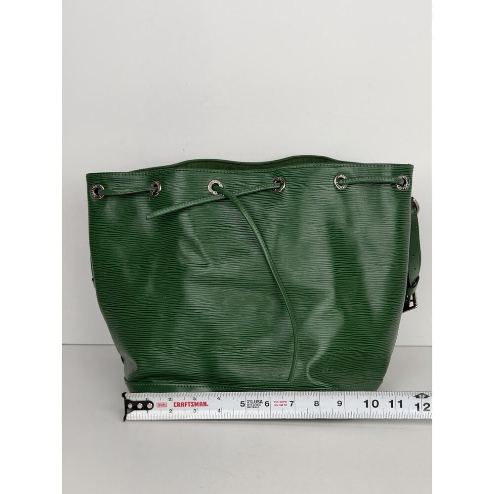 Louis Vuitton NeoNoe Shoulder Bag MM in Green Epi Leather 2013 S - Picture 14 of 14